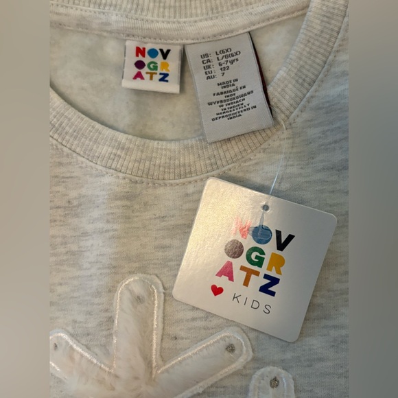 Novogratz long sleeved light gray snowflake top size 6x NWT - Picture 6 of 9